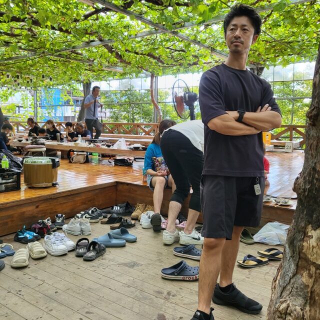 社員とぶどう狩り